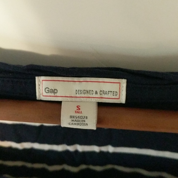 Gap striped tshirt - Picture 2 of 2